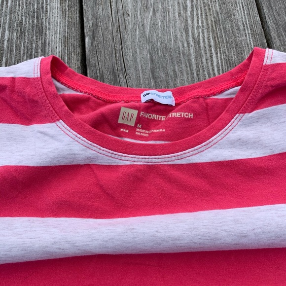 👍 FREE with purchase Gap top - Picture 2 of 4